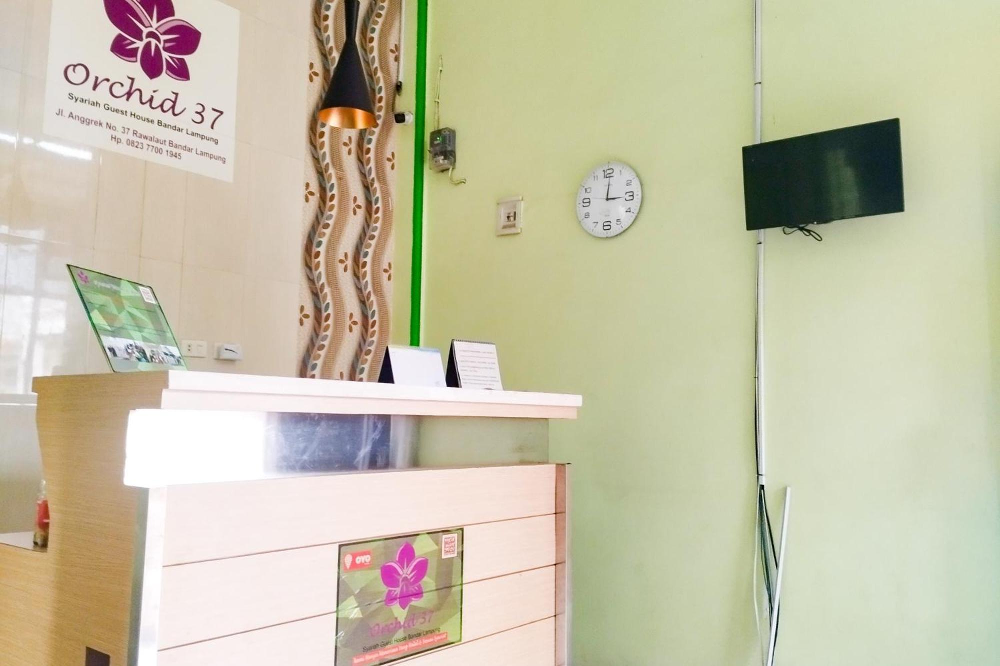 Reddoorz Syariah At Shakira Alesha Enggal Hotel Bandar Lampung Luaran gambar