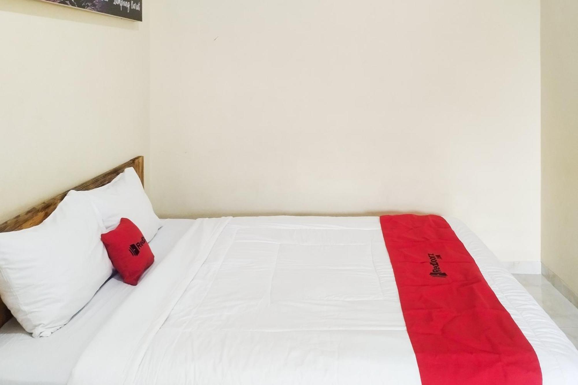 Reddoorz Syariah At Shakira Alesha Enggal Hotel Bandar Lampung Luaran gambar