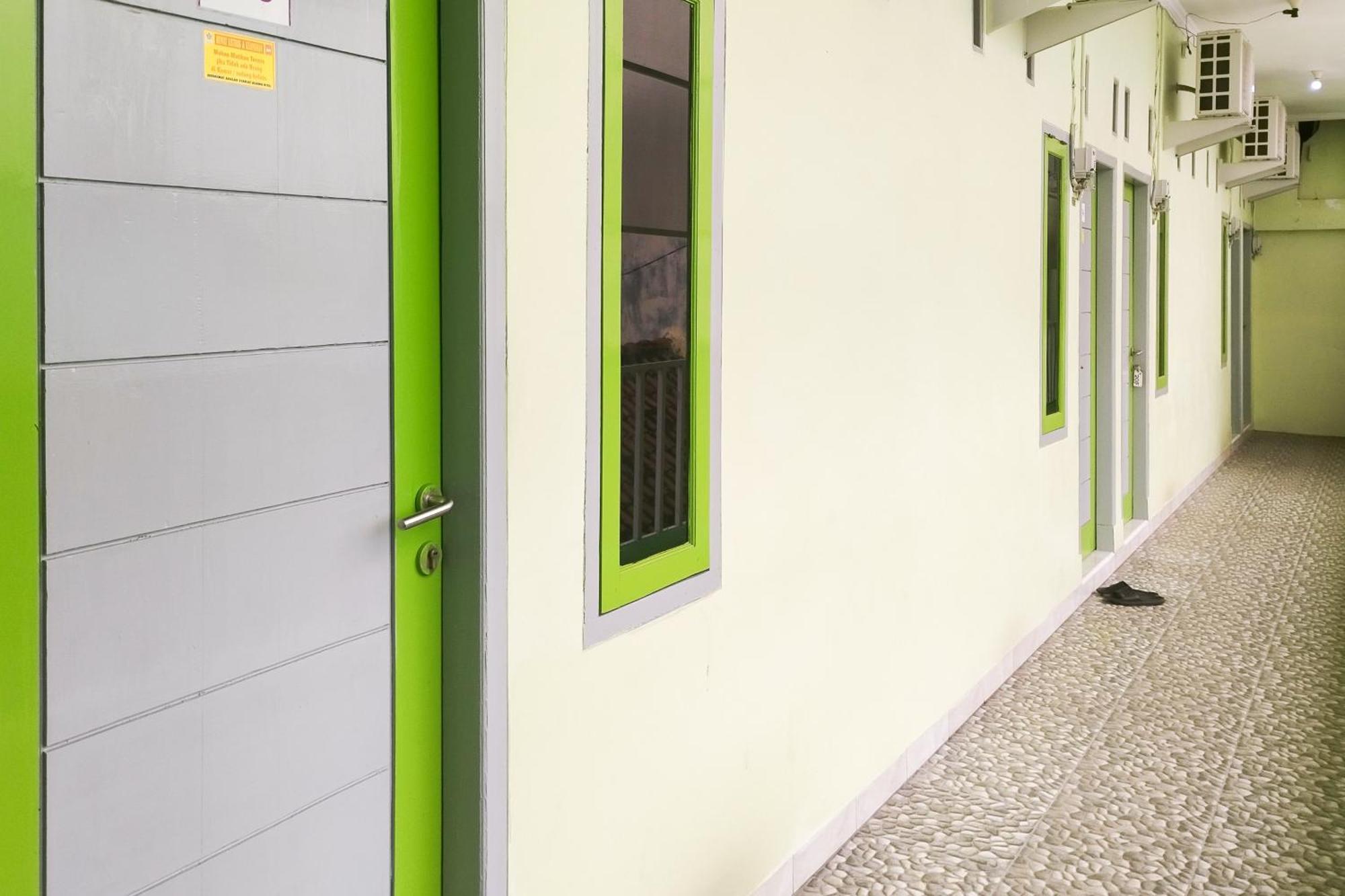 Reddoorz Syariah At Shakira Alesha Enggal Hotel Bandar Lampung Luaran gambar