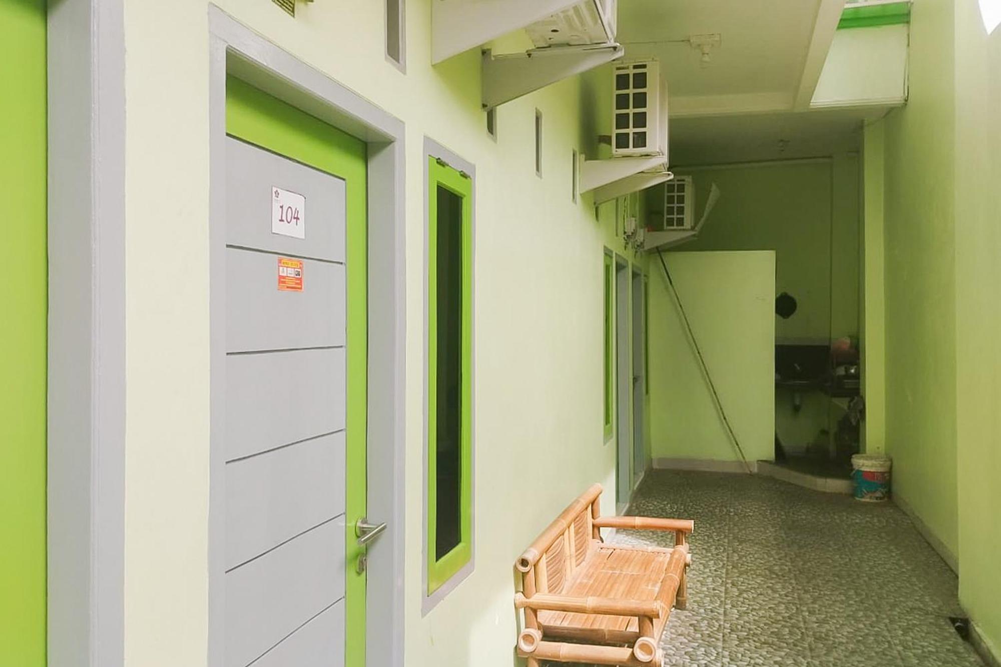 Reddoorz Syariah At Shakira Alesha Enggal Hotel Bandar Lampung Luaran gambar